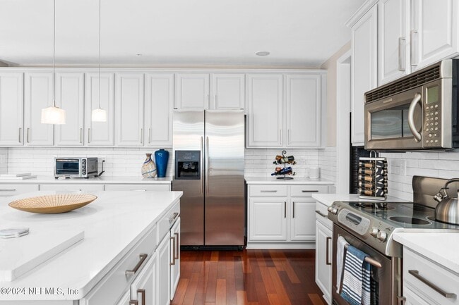 Building Photo - 400 E Bay St