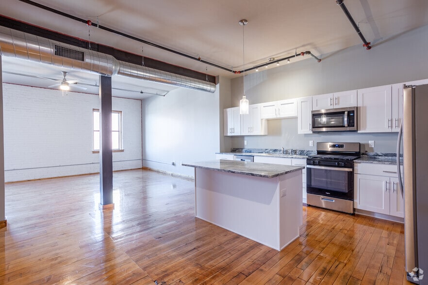 Primary Photo - Bucktown Lofts