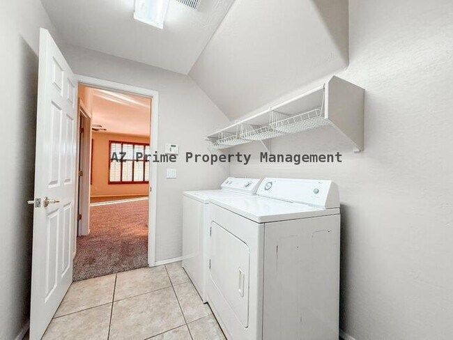 Building Photo - 10445 W Windsor Ave