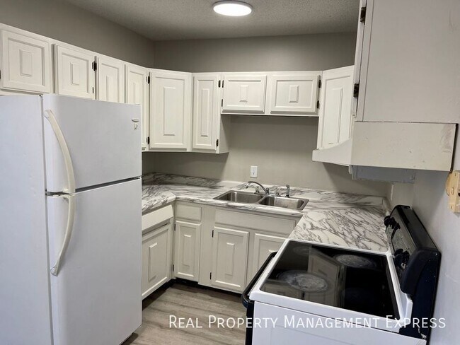 Building Photo - 4908 W Kirkwood Cir