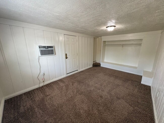 Building Photo - Charming NW Visalia Home Available Now!