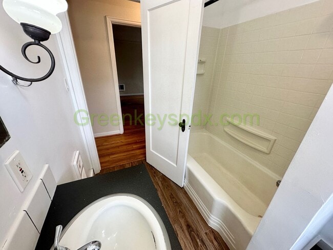 Building Photo - Charming 1 Bed 1 Bath with Huge Yard