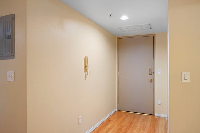 Building Photo - 422 Hawthorne St