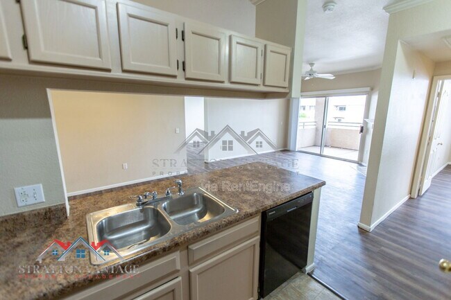 Building Photo - 16013 S Desert Foothills Pkwy