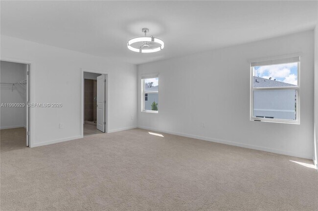 Building Photo - 615 NE 1st Ave