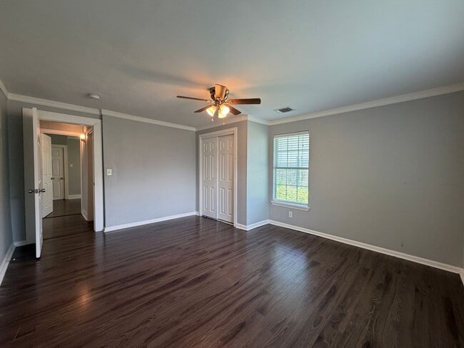 Building Photo - CUTE 2/1 HOME CLOSE TO DOWNTOWN
