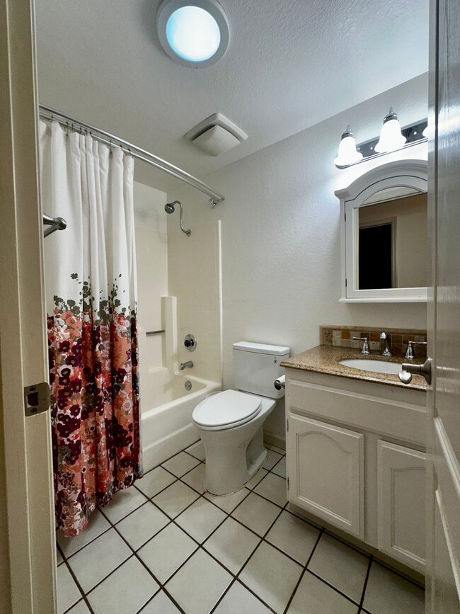 Building Photo - Single Story Court location