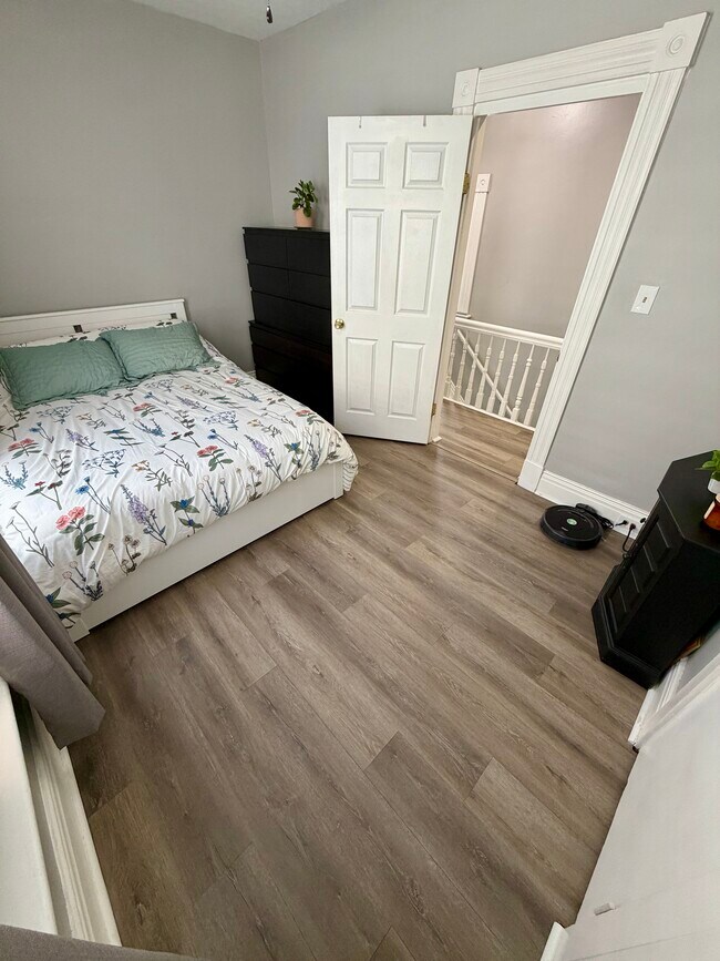 Building Photo - Eastern