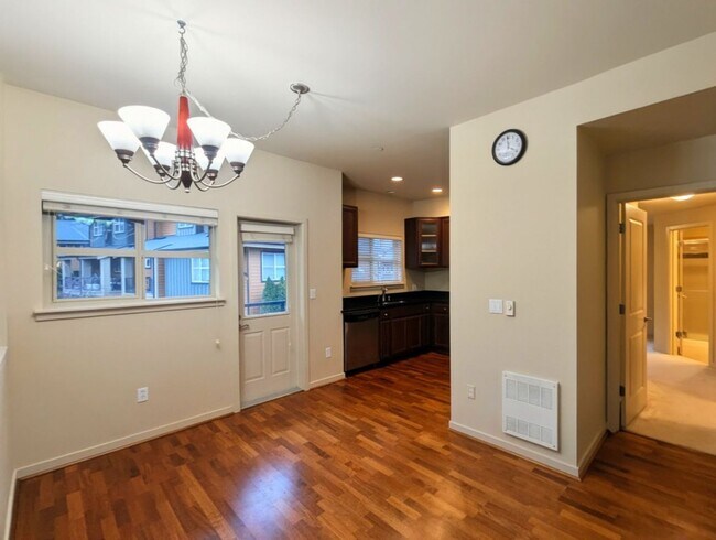 Building Photo - 2Bd/2.25Ba Mukilteo Townhouse