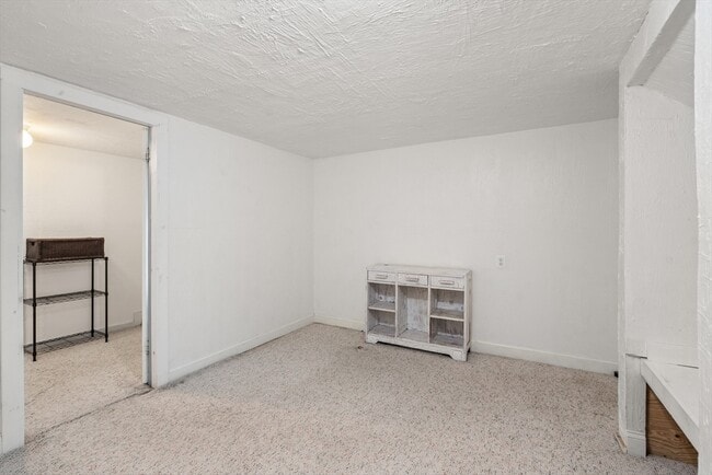 Building Photo - 24 Speen St