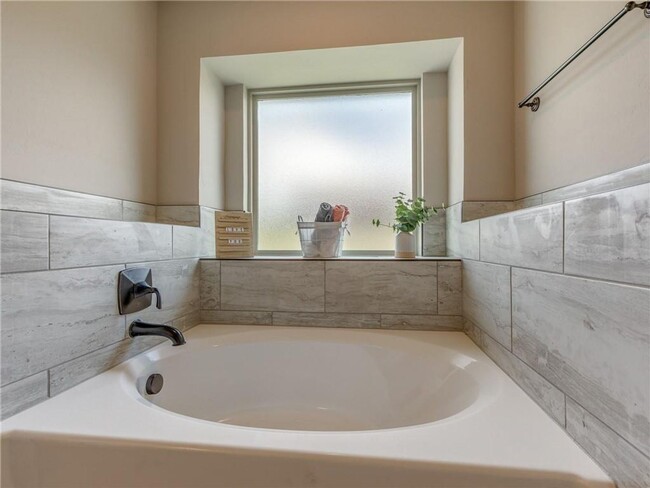 Building Photo - 3 br, 2 bath House - 9708 Ashford Dr