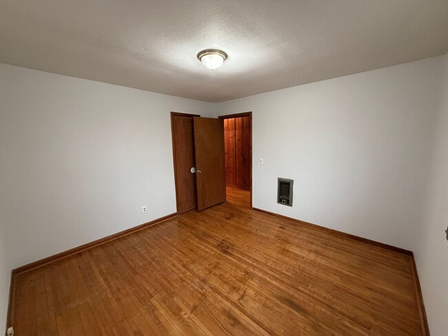 Building Photo - Charming 3 Bed 1 Bath Home in Woodbury