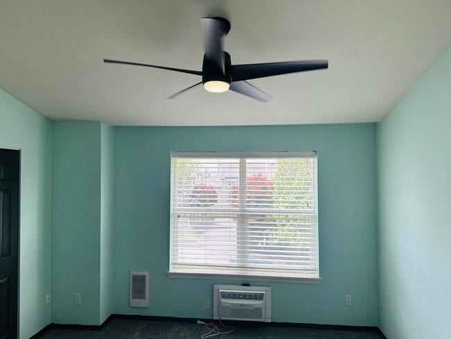 Building Photo - 1712 SE Halyard Ln