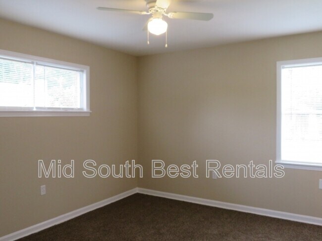 Building Photo - 2804 Southmeade Ave