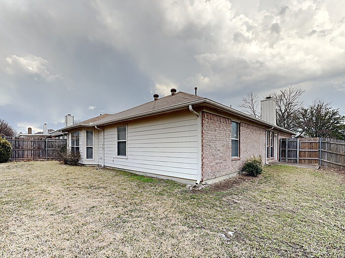 Building Photo - 623 Jamie Ln