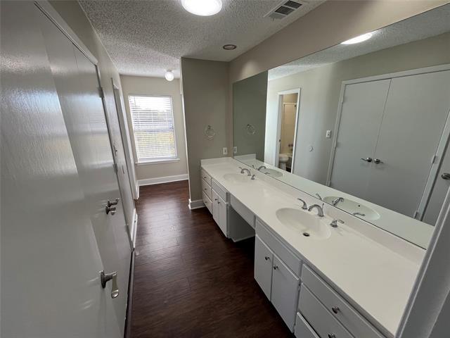 Building Photo - 415 Towne House Ln