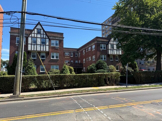 Primary Photo - 77 Glenbrook Rd
