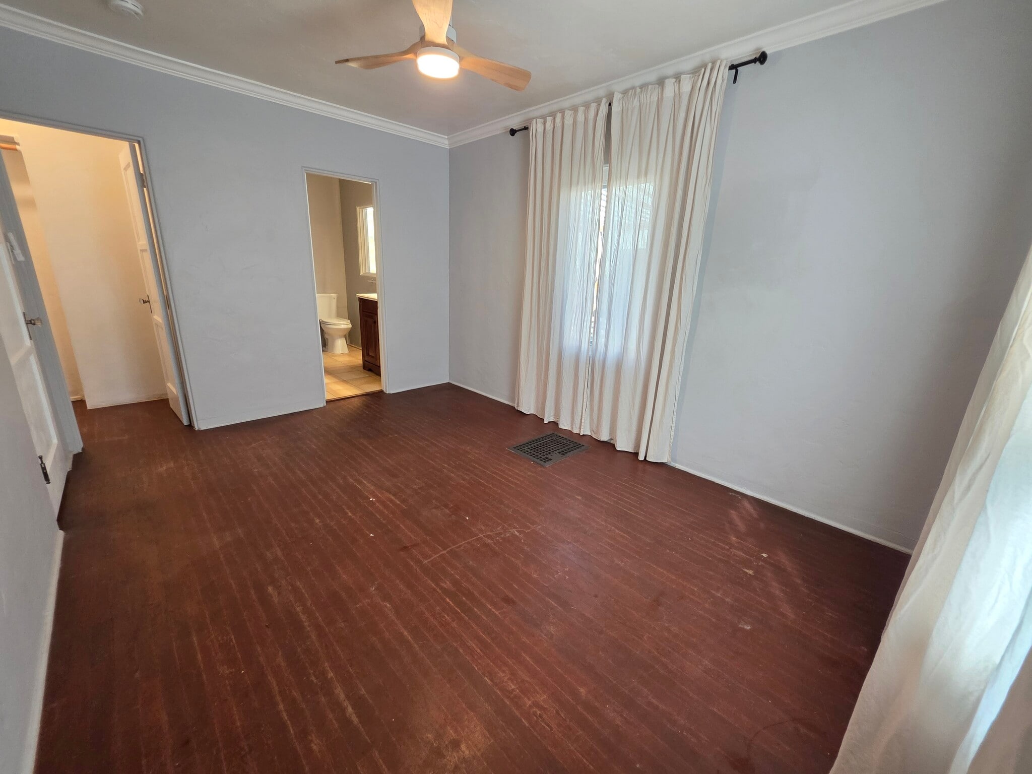 d - 4649 W Point Loma Blvd