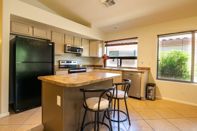 Building Photo - Spacious North Phoenix Home