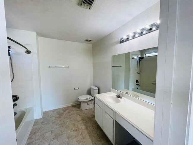 Building Photo - 15303 Kellerwood Dr