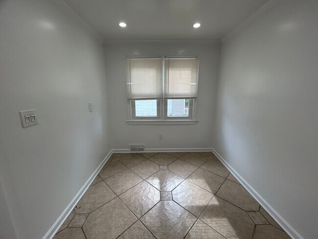 Building Photo - LARGE WESTSIDE FULLY REHABBED HOME -  3 be...