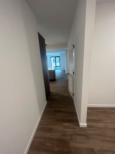 Building Photo - 1100 W Randolph St