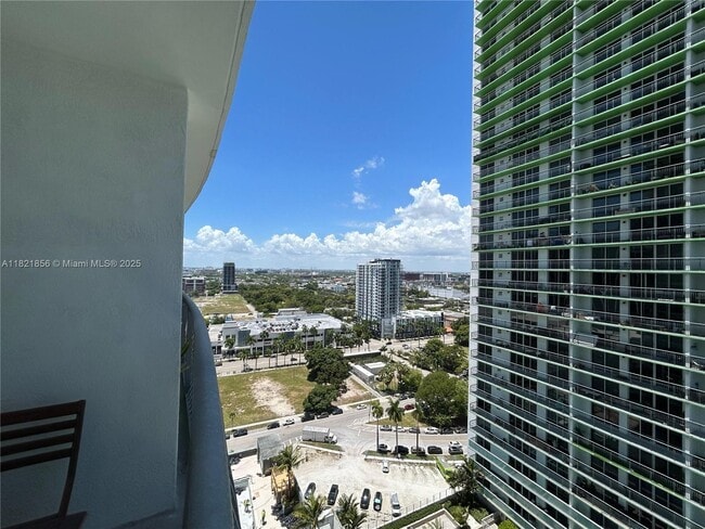 Building Photo - 1750 N Bayshore Dr