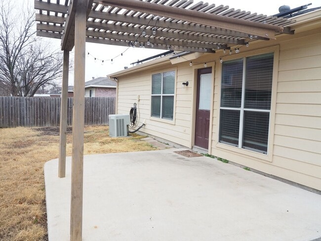 Building Photo - 511 Lone Star Park Ln