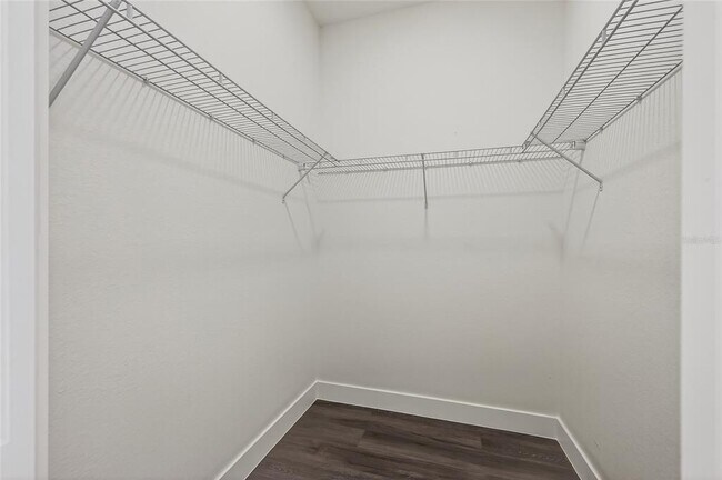 Building Photo - 511 Sweetwater Dr