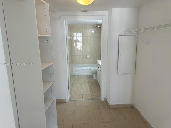 Building Photo - 1750 N Bayshore Dr