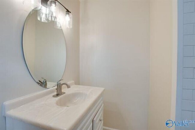 Building Photo - 814 Cleermont Dr SE