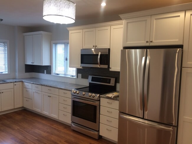 Kitchen - 36 Linden Ave