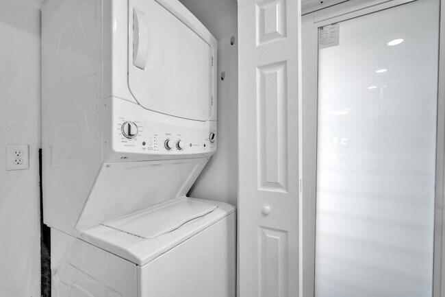 Building Photo - 1015 Spanish River Rd