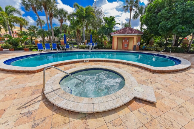 Building Photo - 200 Uno Lago Dr