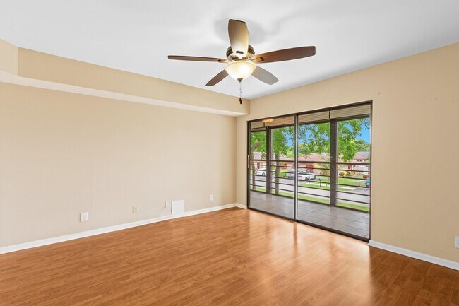 Building Photo - 5040 Rose Hill Dr