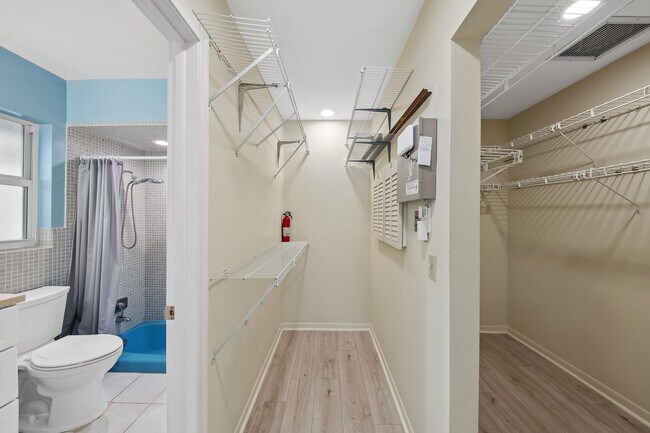 Building Photo - 129 Alhambra Pl