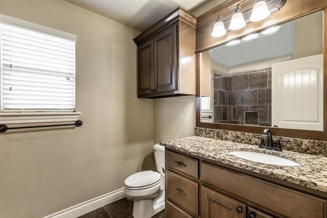 Building Photo - 4104 SE 38th St