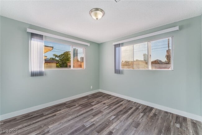 Building Photo - 2112 S Van Patten Pl