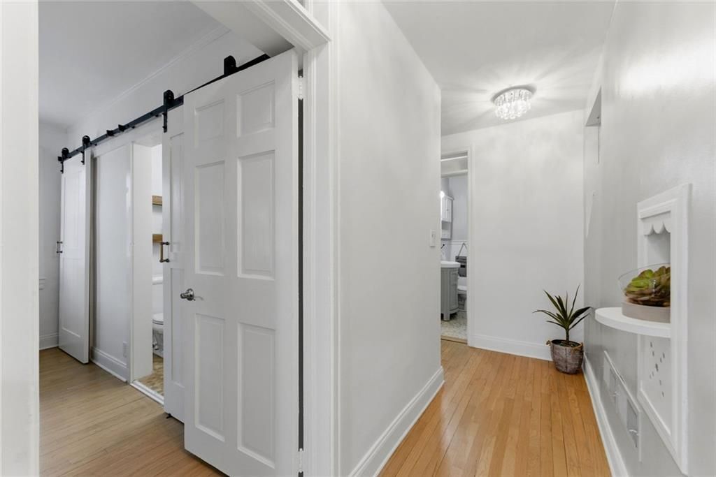 Building Photo - 302 Hascall Rd NW