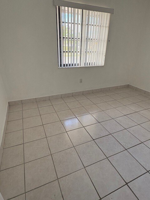 Building Photo - 3851 SW 119th Ave