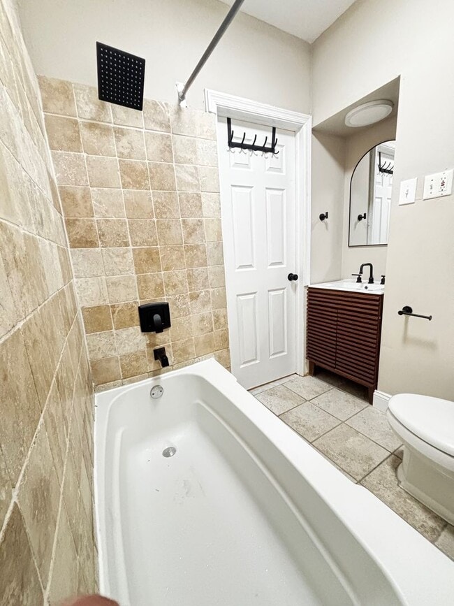 Building Photo - Charming 3 Bedroom Rehab