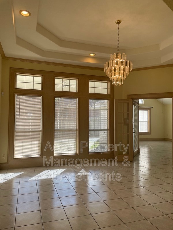 Building Photo - 512 Xanthisma Ave