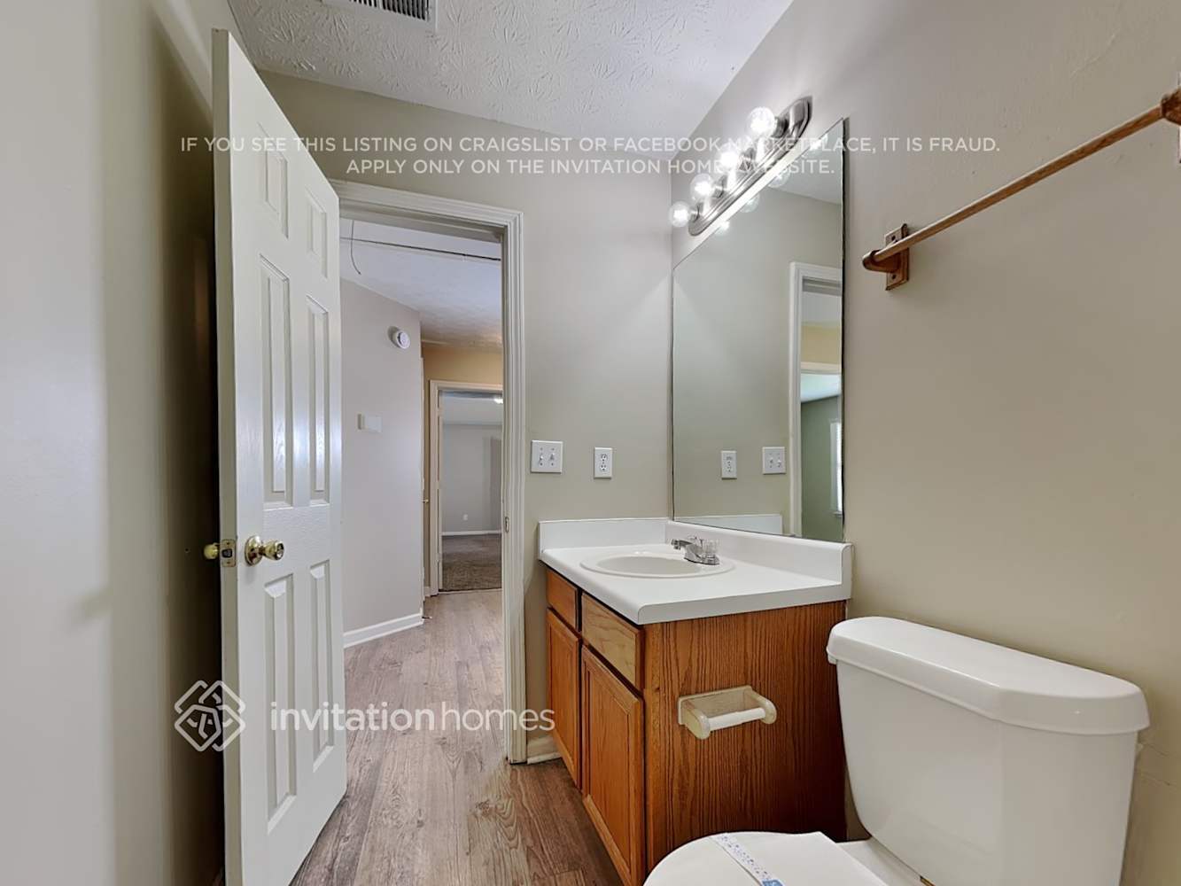 Building Photo - 320 Birchmere Close SW