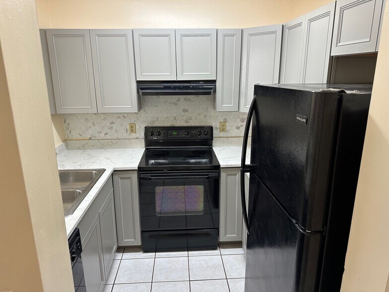 Building Photo - 2108 Northeast 38th Avenue