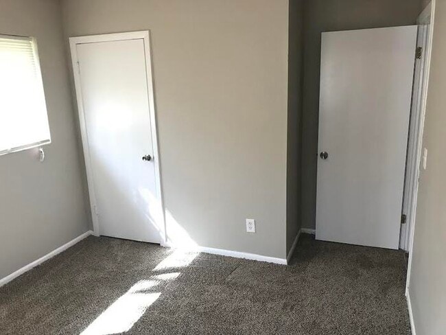 Building Photo - Spacious 4 Bedroom Home With Garage And Modern Updates