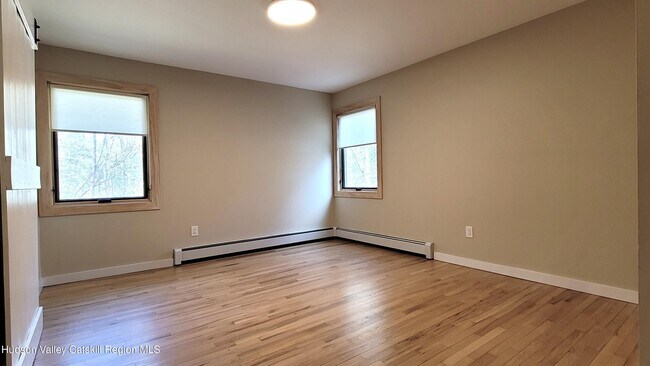 Building Photo - 90 Van Dale Rd