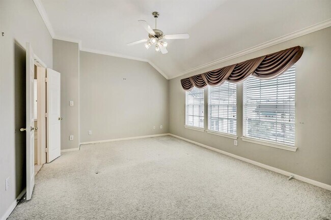 Master Bed w Downtown view - 1426 Crocker St