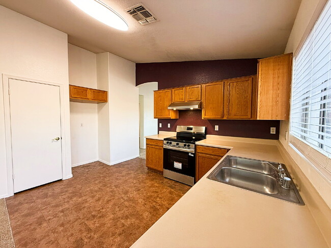 Building Photo - Charming 3-Bedroom Avondale Home with New ...