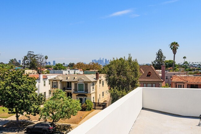 Building Photo - 1259 S Longwood Ave