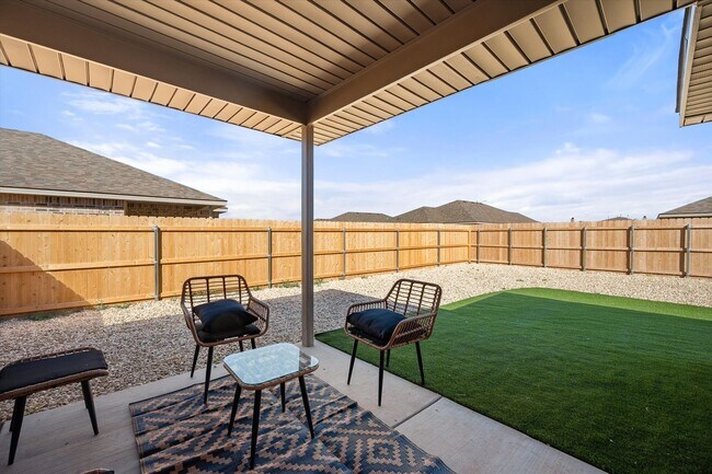 Building Photo - Four Beds, All Appliances, All Smiles!